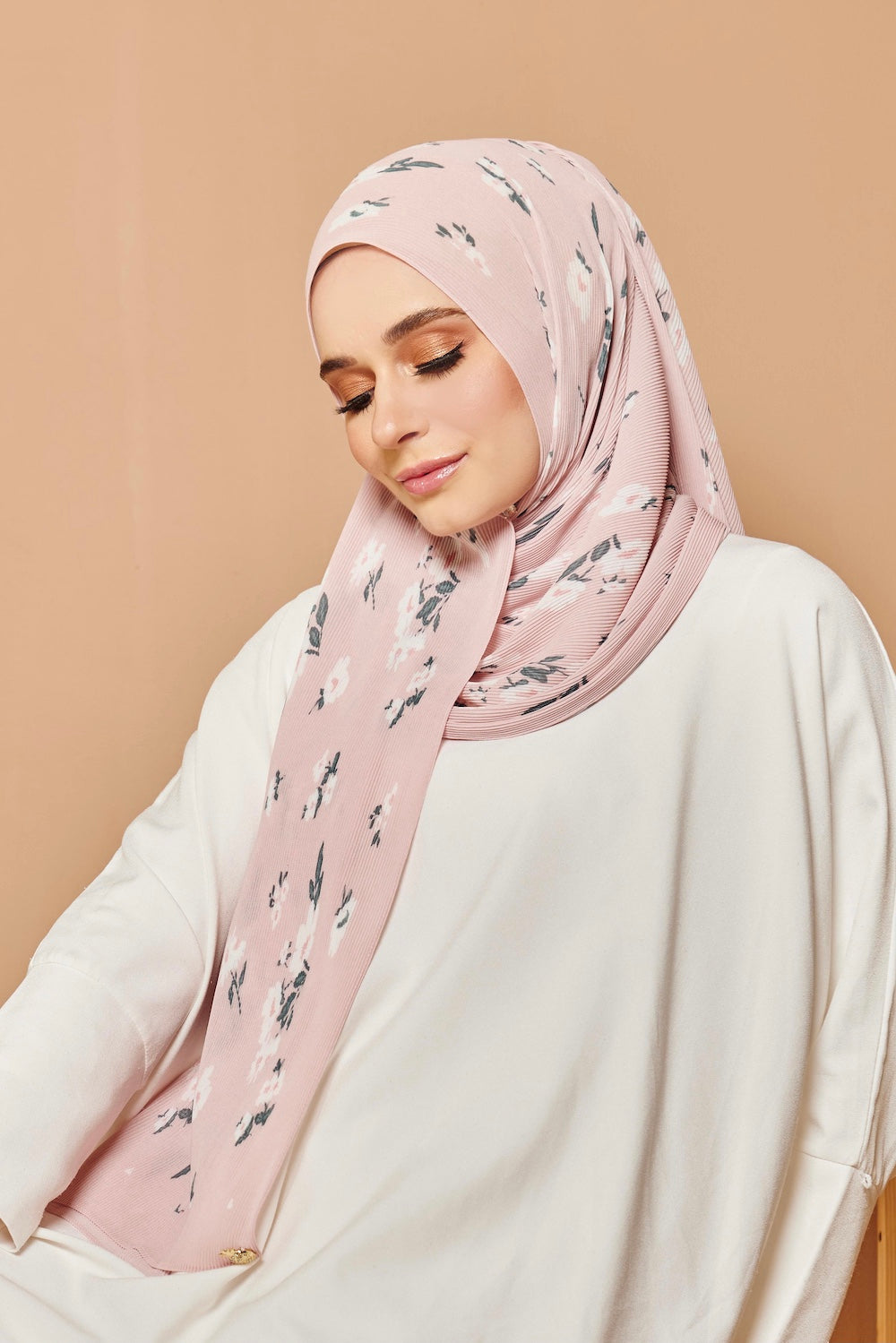 Sample - (PLEATS WIDE) Hello Gorgeous in Baby