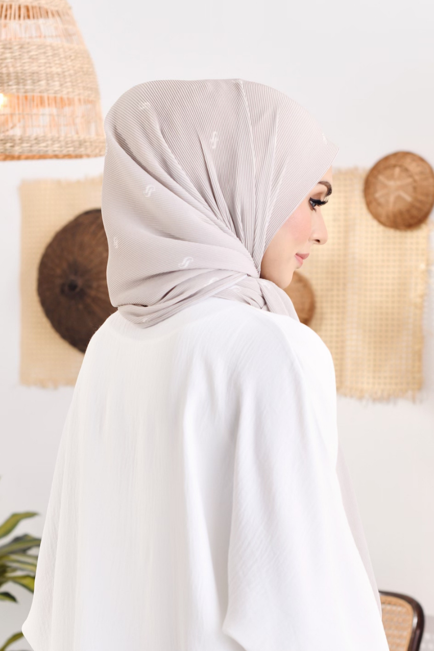 Sample - Monogram Wide Pleats Shawl (Twinkle)