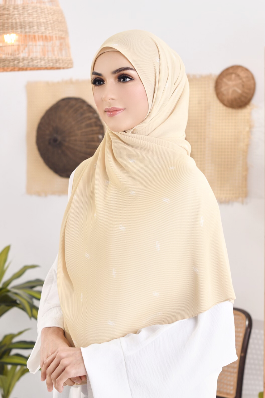 Monogram Wide Pleats Shawl (Oh Beehave)