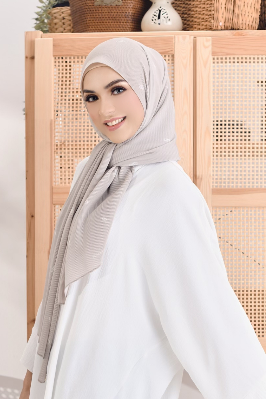 Sample - Monogram Wide Pleats Shawl (Twinkle)