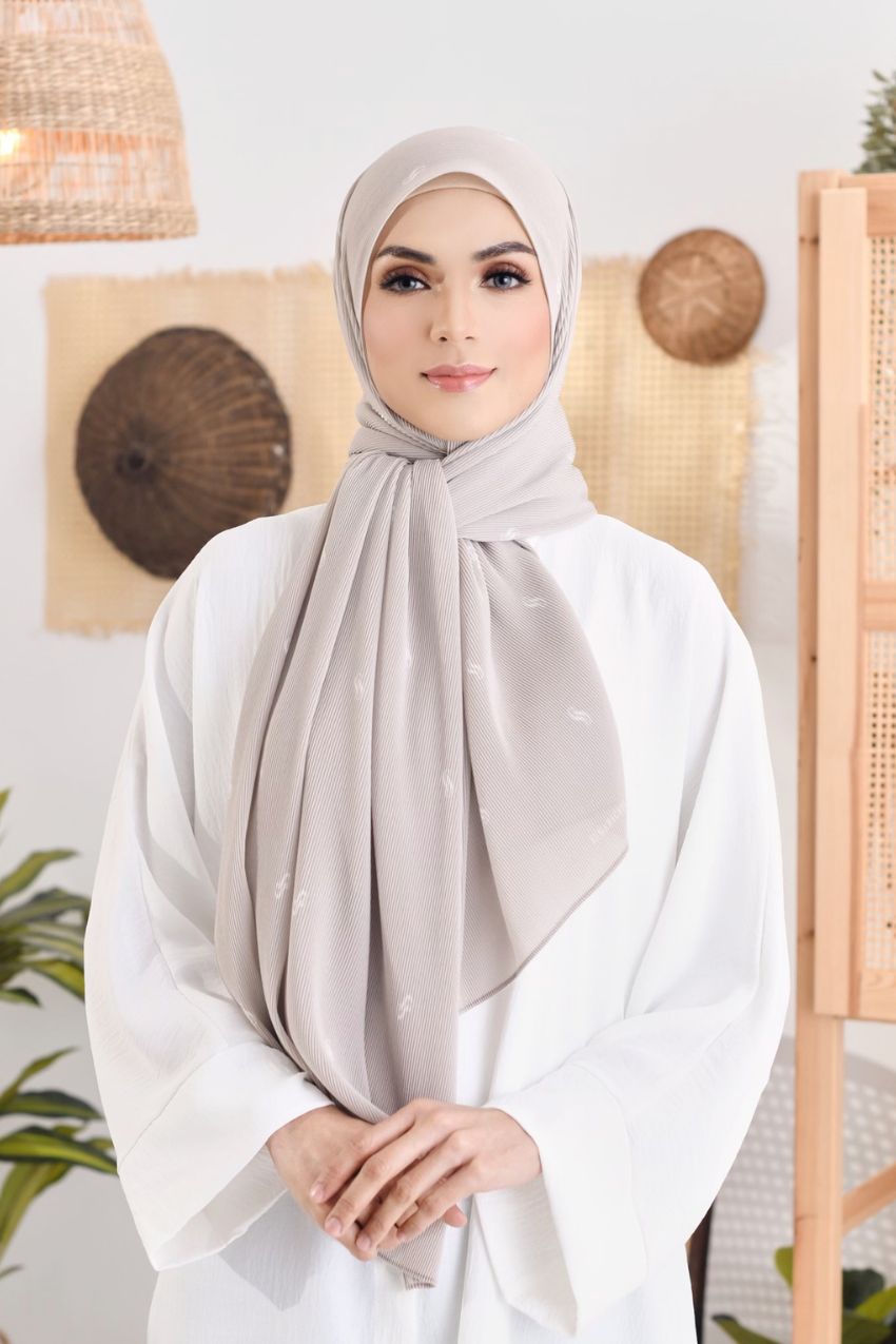 Sample - Monogram Wide Pleats Shawl (Twinkle)